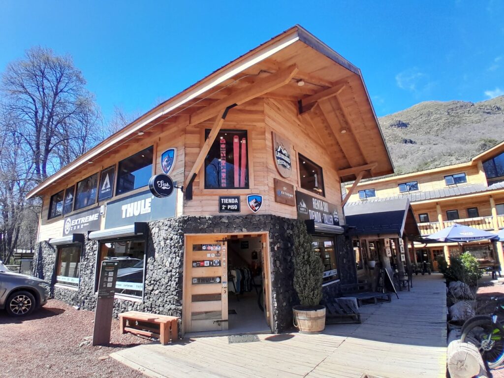 Las Bravas Mountain Store: Una tienda con todo lo necesario para disfrutar la montaña